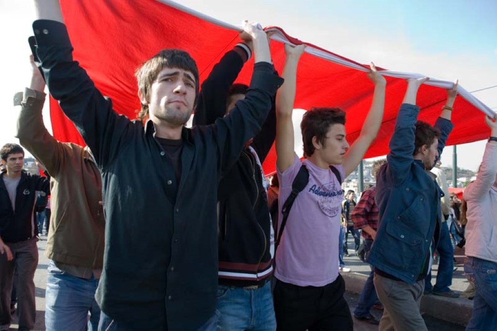 students carry turkish flag